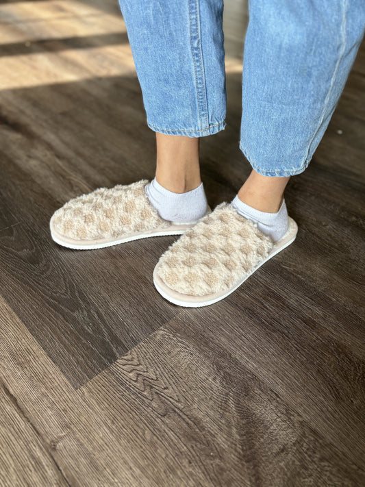 Flat plush slippers